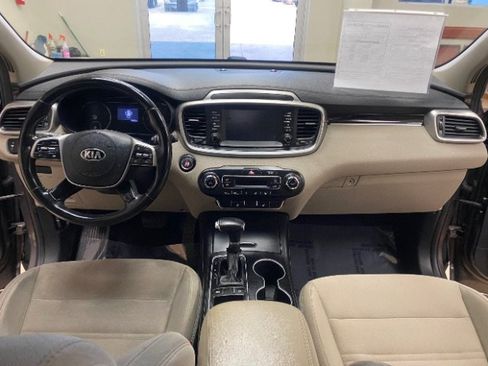 Used 2020 Kia Sorento S FWD image 18