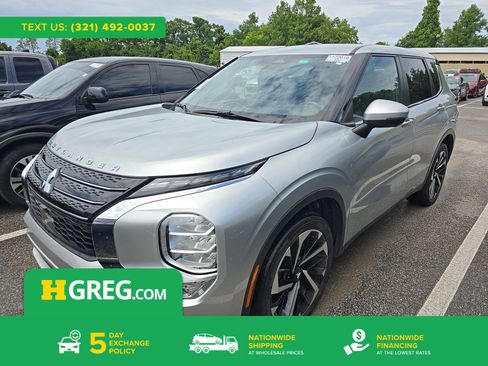 Used 2023 Mitsubishi Outlander SE FWD image 1