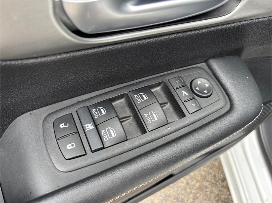 Used 2024 Chrysler Pacifica Limited w/ S Appearance Package AWD/4WD image 22