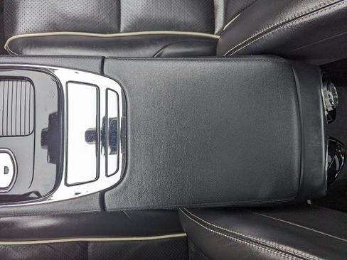 Used 2019 Jaguar XJ R-Sport image 24