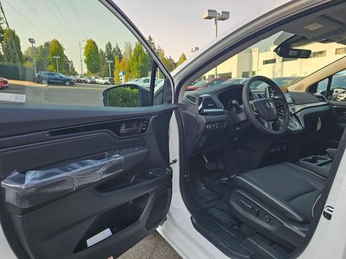 New 2026 Honda Odyssey Touring image 22