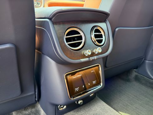 Used 2023 Bentley Bentayga AWD/4WD image 39