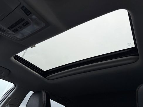 Used 2019 Toyota Highlander XLE AWD/4WD image 27