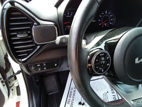 Used 2022 Kia Soul Turbo FWD image 17