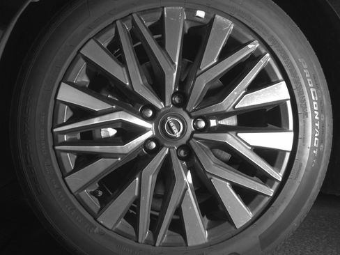 Used 2025 Nissan Altima 2.5 SV FWD image 12