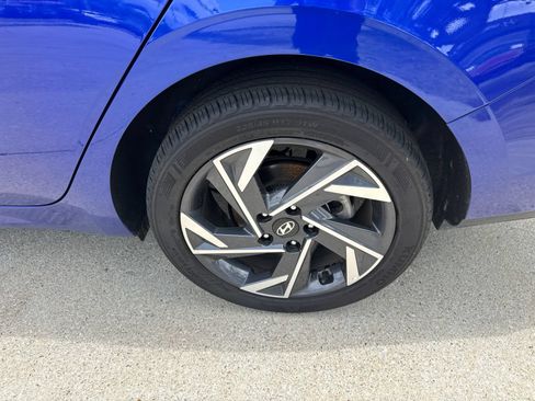 Used 2025 Hyundai Elantra Sport FWD image 19