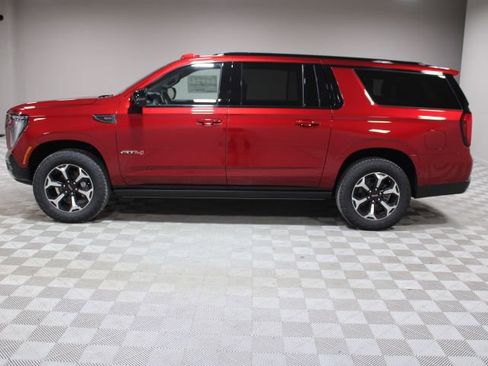 New 2026 GMC Yukon XL AT4 w/ AT4 Premium Plus Package AWD/4WD image 7
