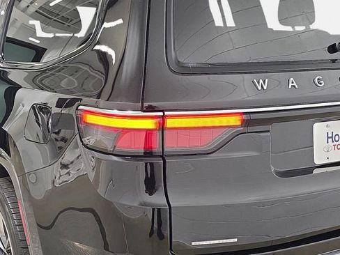 Used 2022 Jeep Wagoneer Series III w/ Premium Group I AWD/4WD image 34