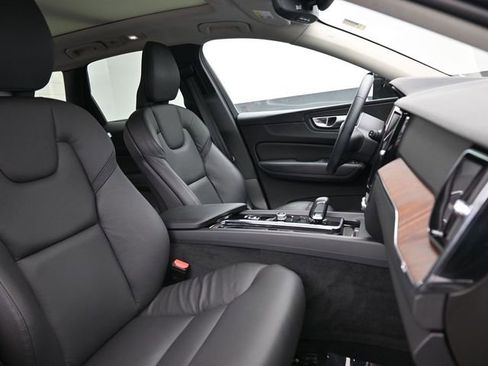 Used 2023 Volvo XC60 B5 Plus w/ Climate Package image 32