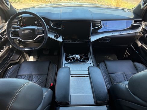 Used 2023 Jeep Grand Wagoneer Series III w/ Rear-Seat Entertainment Group image 21