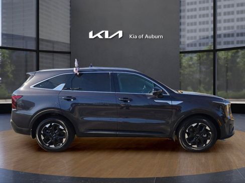 Used 2025 Kia Sorento S w/ Panoramic Sunroof Package FWD image 9