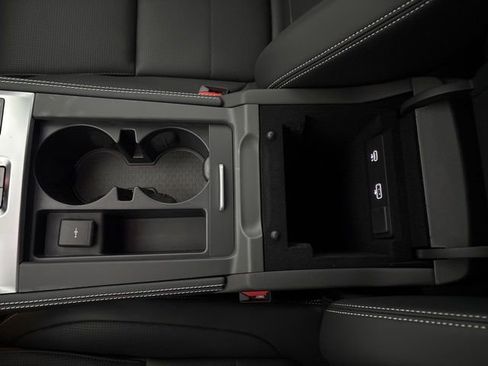 Used 2025 Jaguar F-PACE R-Dynamic S image 21