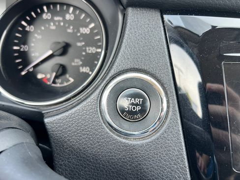 Used 2017 Nissan Rogue SV AWD/4WD image 27