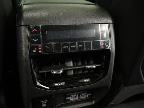 Used 2025 Jeep Grand Cherokee L Limited w/ Luxury Tech Group II image 62