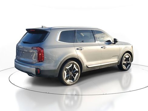 Certified 2024 Kia Telluride S w/ S Sunroof Package image 4