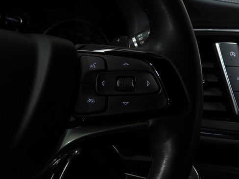 Used 2024 Buick Enclave Essence image 38