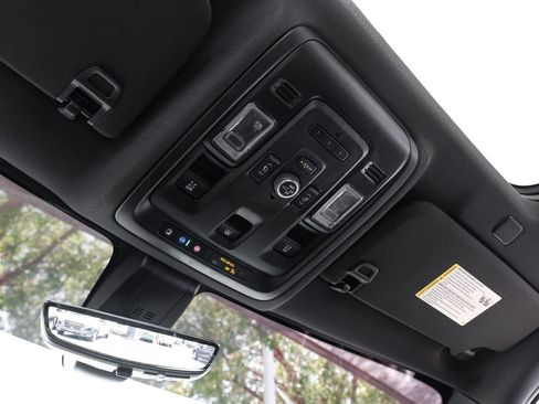 Used 2021 Chevrolet Suburban High Country RWD image 31