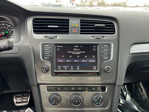 Used 2017 Volkswagen Golf Alltrack SE image 19