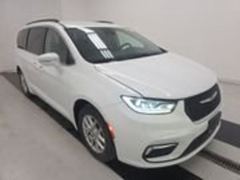 Used 2022 Chrysler Pacifica Touring-L w/ Uconnect Theater Family Group image 1
