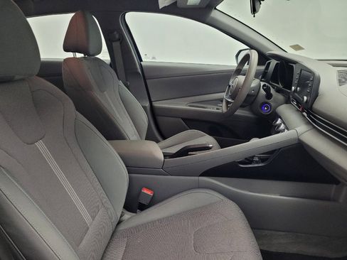 Used 2021 Hyundai Elantra SE FWD image 21