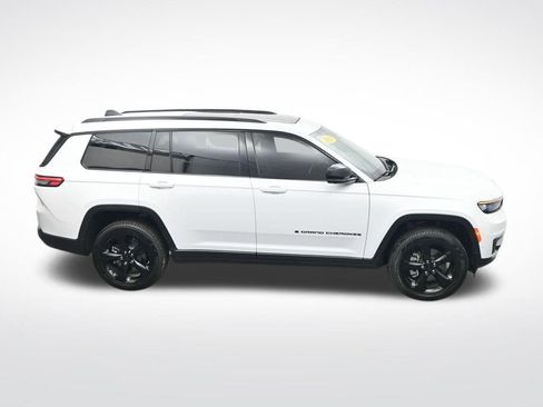 Used 2025 Jeep Grand Cherokee L Limited w/ Luxury Tech Group II image 27