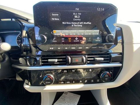 New 2025 Nissan Pathfinder SL image 14