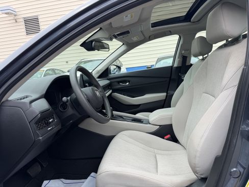 Used 2023 Honda Accord EX image 11