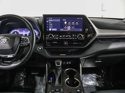 Used 2023 Toyota Highlander Limited image 13