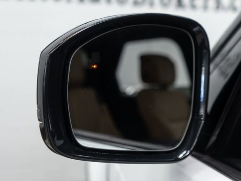 Used 2024 Land Rover Discovery Dynamic SE image 57