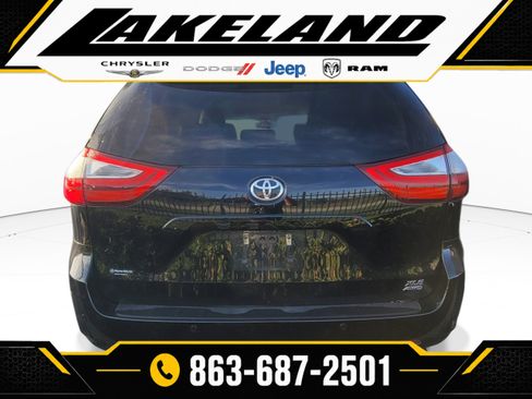 Used 2017 Toyota Sienna XLE w/ XLE Navigation Package AWD/4WD image 5