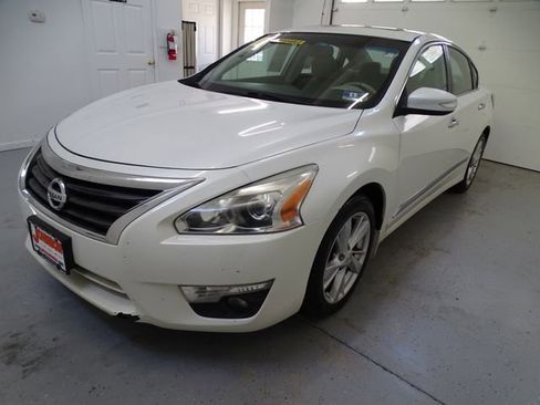 Used 2015 Nissan Altima 2.5 SV w/ Convenience Package FWD image 16