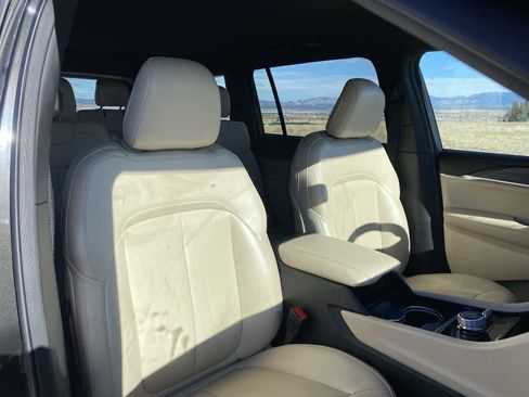 Certified 2024 Jeep Grand Cherokee L Limited image 17