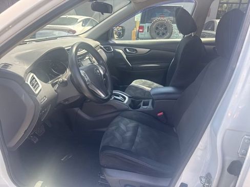 Used 2015 Nissan Rogue SV w/ SV Premium Package FWD image 10