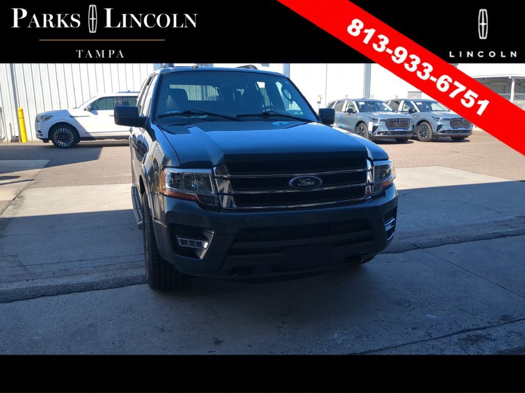 Used 2017 Ford Expedition XLT w/ Equipment Group 202A AWD/4WD image 3