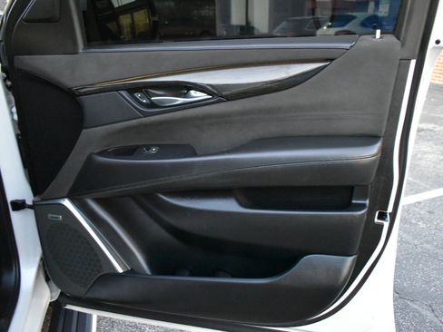 Used 2018 Cadillac Escalade Platinum image 32