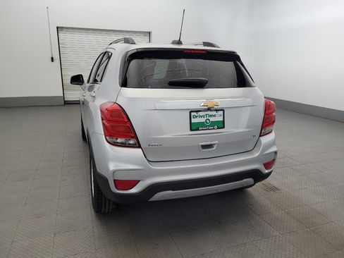 Used 2017 Chevrolet Trax LT w/ LT Convenience Package FWD image 6