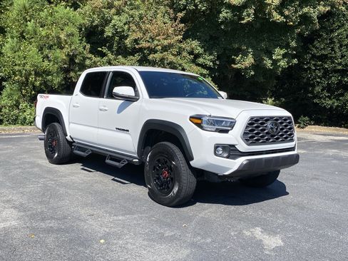 Used 2022 Toyota Tacoma TRD Off-Road AWD/4WD image 2