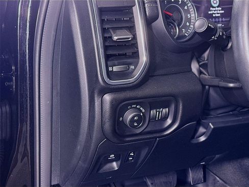 Used 2024 RAM 1500 Laramie AWD/4WD image 4