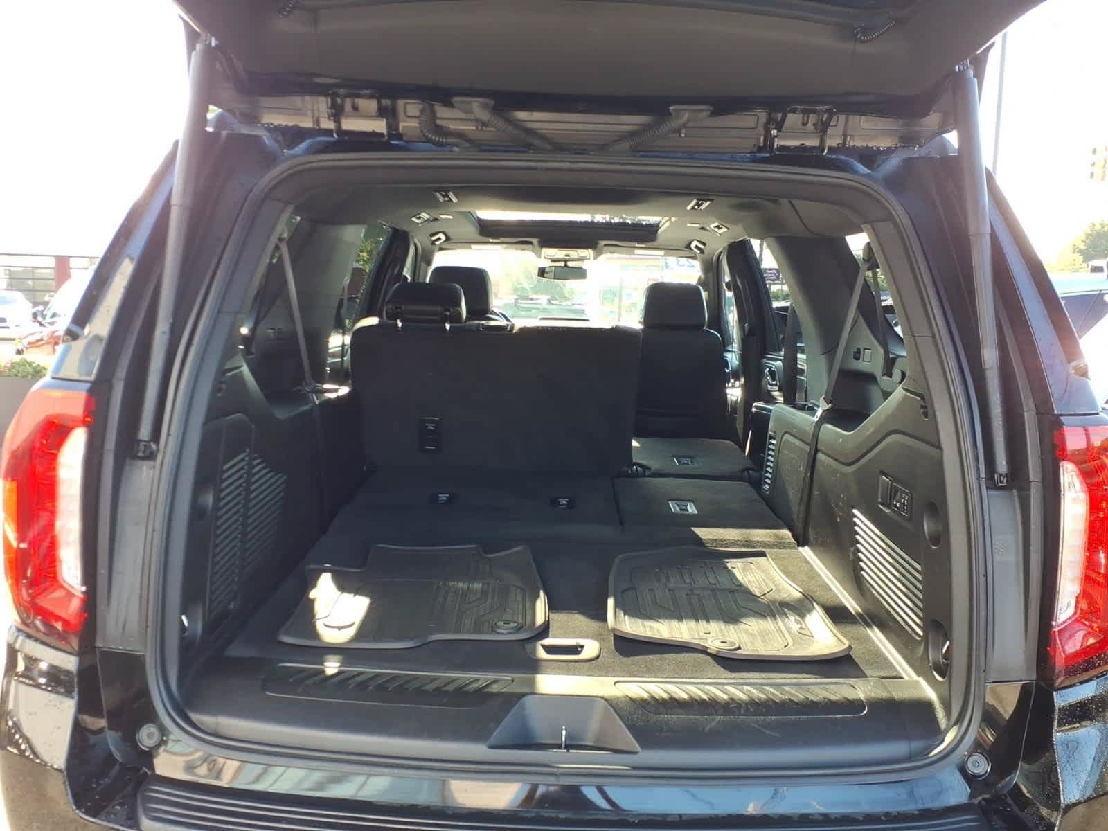 Used 2023 GMC Yukon XL SLT w/ SLT Premium Package AWD/4WD image 15