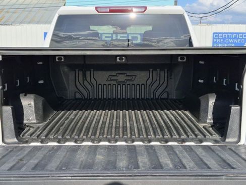 Used 2023 Chevrolet Silverado 1500 LT AWD/4WD image 8