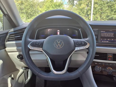 Used 2024 Volkswagen Jetta SE FWD image 15