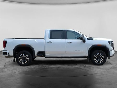 Used 2024 GMC Sierra 3500 Denali Ultimate AWD/4WD image 8