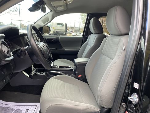 Used 2021 Toyota Tacoma SR w/ SR Convenience Package image 17