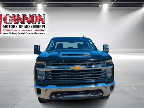 Used 2024 Chevrolet Silverado 2500 LT image 2