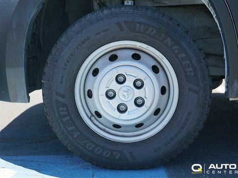 Used 2025 RAM ProMaster 2500 w/ Convenience Group FWD image 11