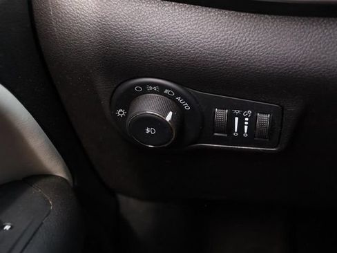 Used 2025 Jeep Compass Limited AWD/4WD image 21
