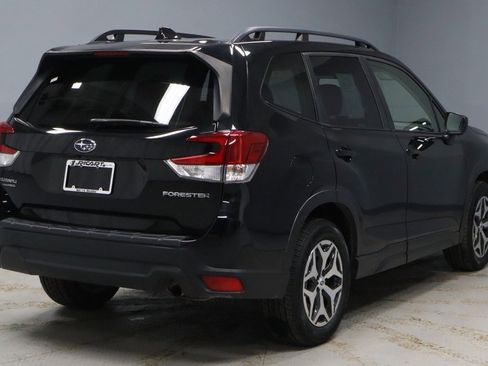 Used 2022 Subaru Forester Premium image 11