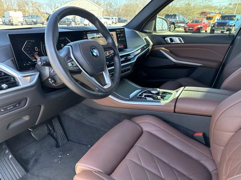 Used 2024 BMW X5 xDrive40i w/ Premium Package image 34