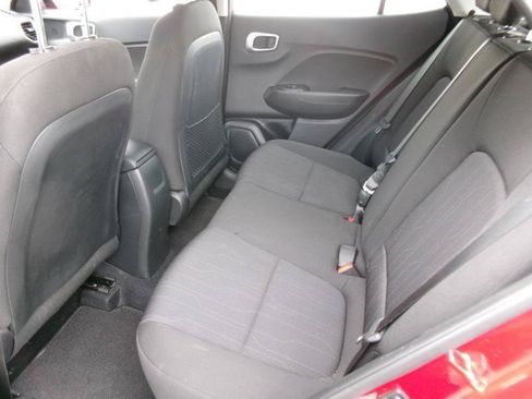Used 2024 Hyundai Venue SE FWD image 9