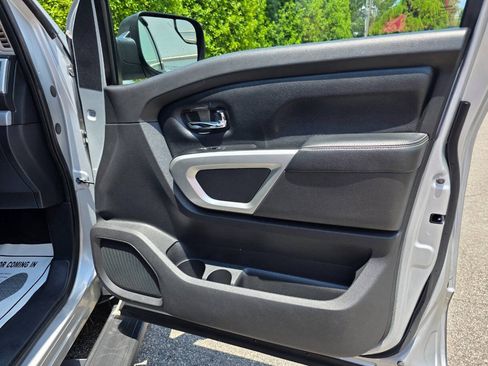 Used 2017 Nissan Titan PRO-4X AWD/4WD image 32